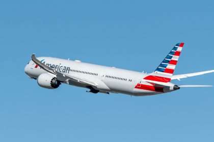 American Airlines Boeing 787 Diverts Over Atlantic Ocean Due To