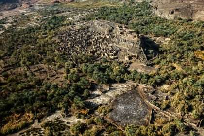 Archaeologists Discover Nine Mile Long Ancient Fortress In Desert Oasis