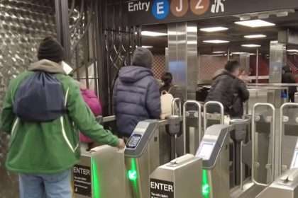 Mta Defends Experimental Fare Gate Program At Subway Stations Despite