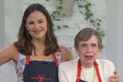 Jennifer Garner And Her Mother Share West Virginia Recipes On