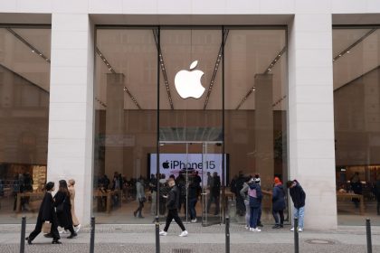 Apple Reaches First Contractual Agreement With U.s. Retailers Guild