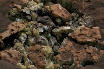 Curiosity Cracks Martian Rock And Discovers Big Surprise: Sciencealert