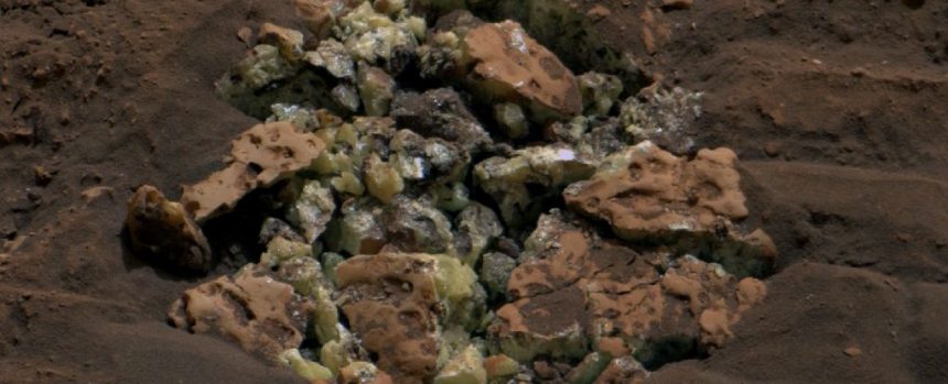 Curiosity Cracks Martian Rock And Discovers Big Surprise: Sciencealert