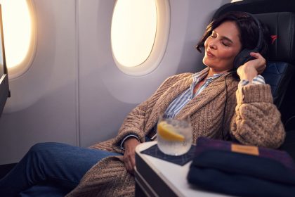 Delta Air Lines Splits Business Class