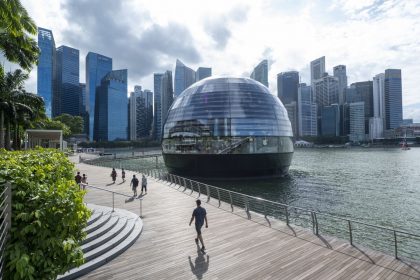 Singapore's Luxury Goods Sector Faces Slowdown As China's Wealthy Disappear