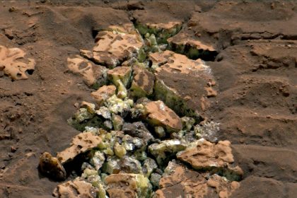 'strange And Unexpected' Nasa's Curiosity Rover Discovers Yellow Crystals