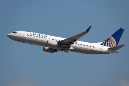 United Airlines Boeing 737 800 Makes Emergency Landing At Washington Dulles