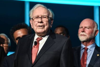 Warren Buffett Says He Can End The U.s. Deficit Problem